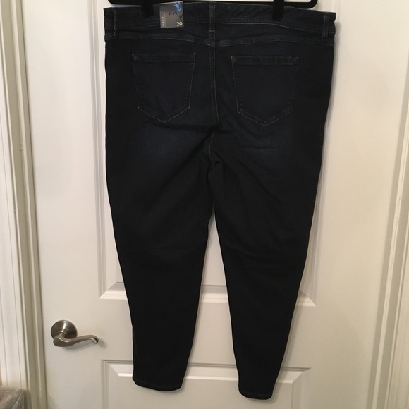 Torrid Cropped Luxe Skinny Jeans - Dark Wash - Picture 6 of 8